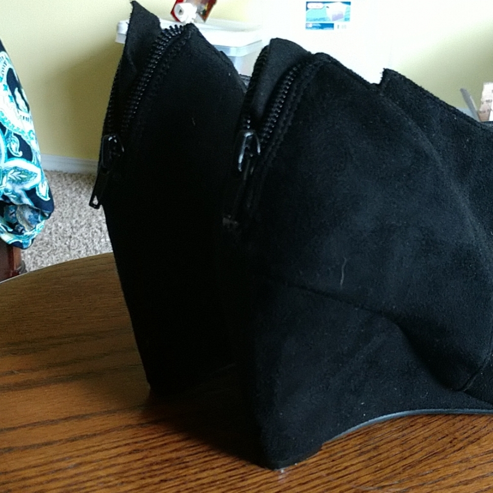 Booties - Picture 4 of 4